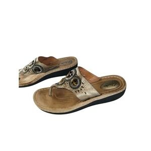 4/$40 Clarks Brown & Black Decorative Elements Leather Thong Flip-flop Sandals